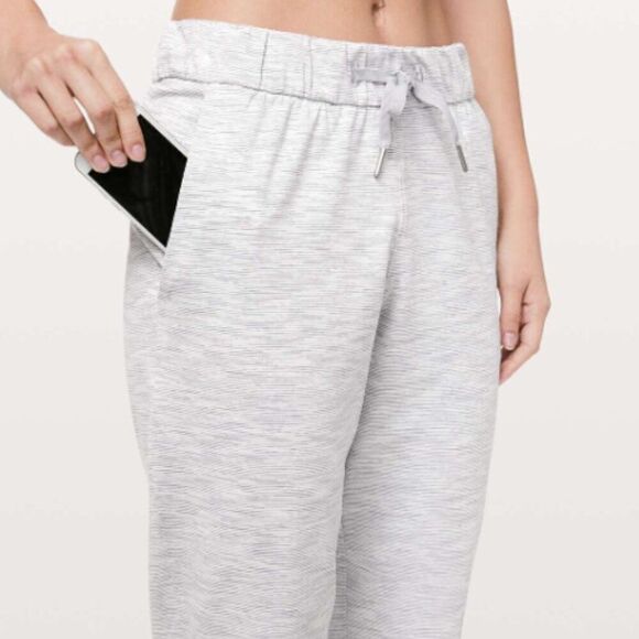 LULULEMON On The Fly Pant Size 6 - Picture 5 of 12